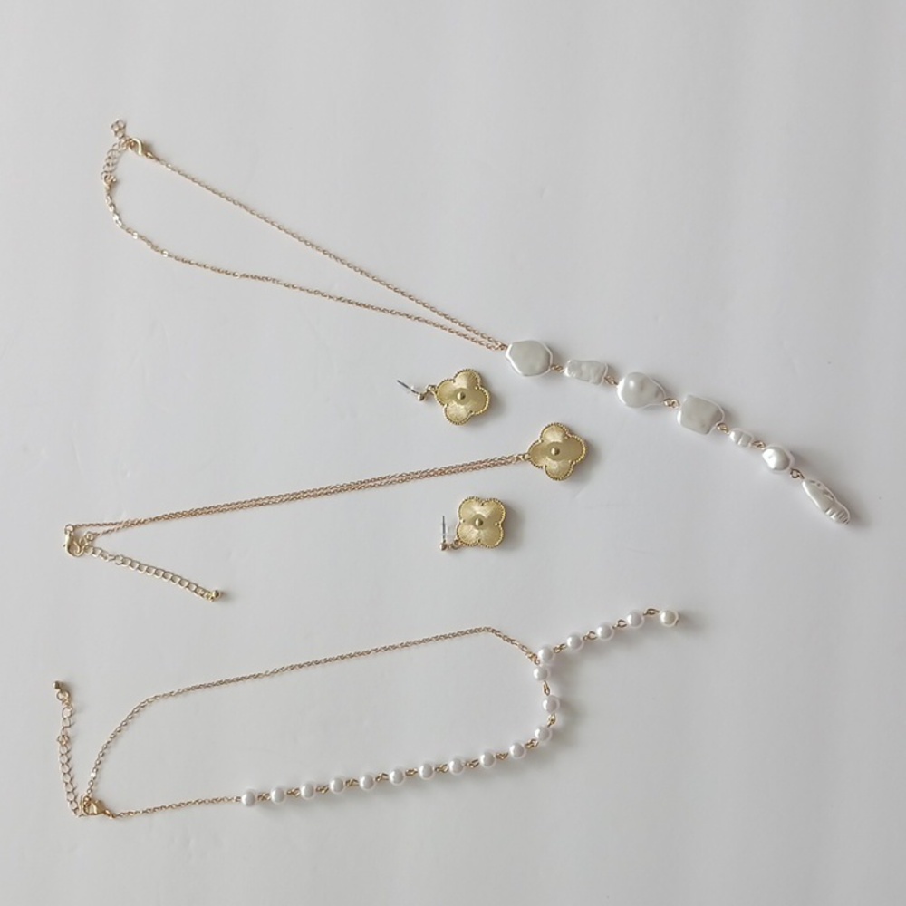 Set of 3 Necklaces Gold Color & Pearl Imitation And pair of earrings